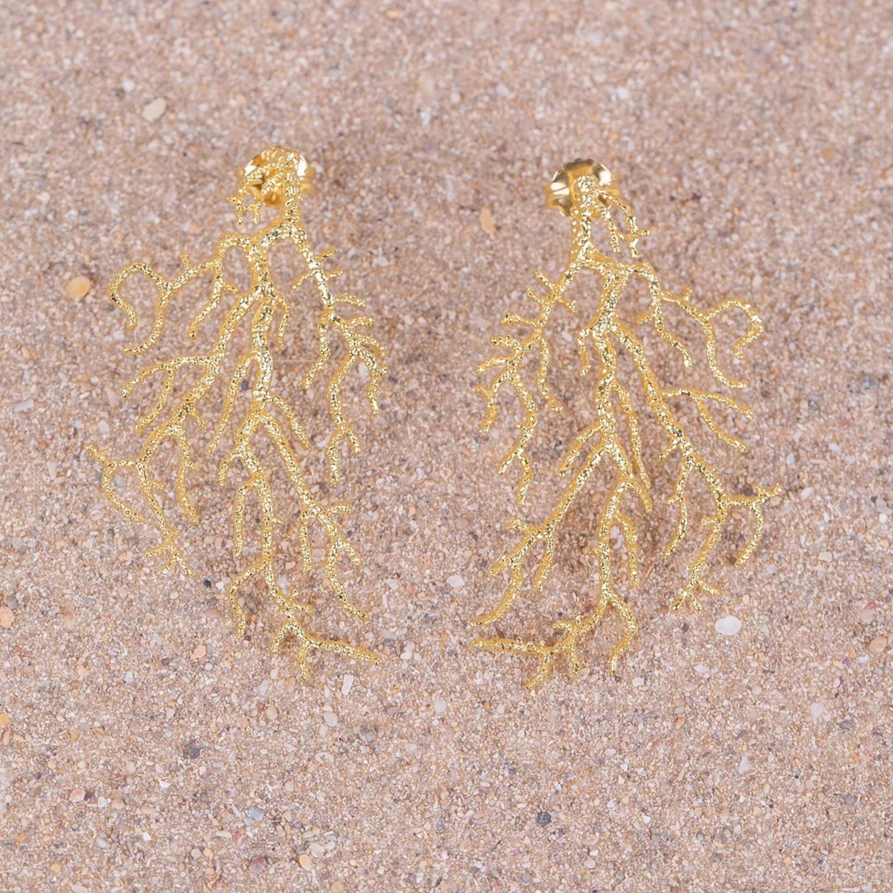 Pendientes Gorgonia grandes bañados en Oro